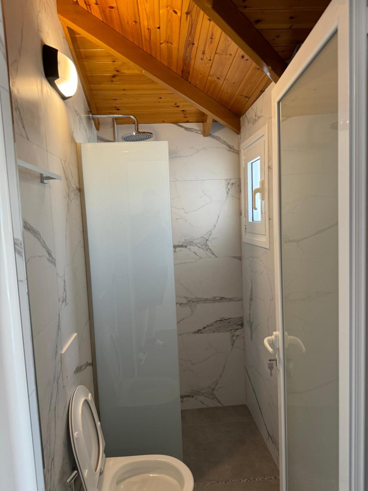 Апартаменти Adem Hillcrest