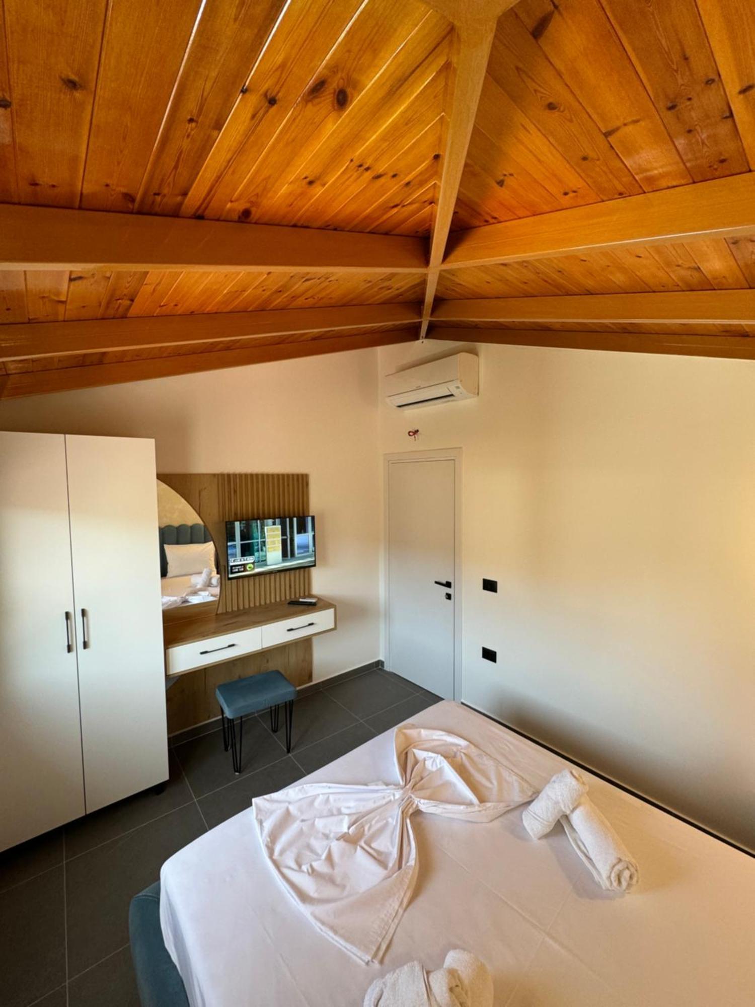 Adem Hillcrest Апартаменти *