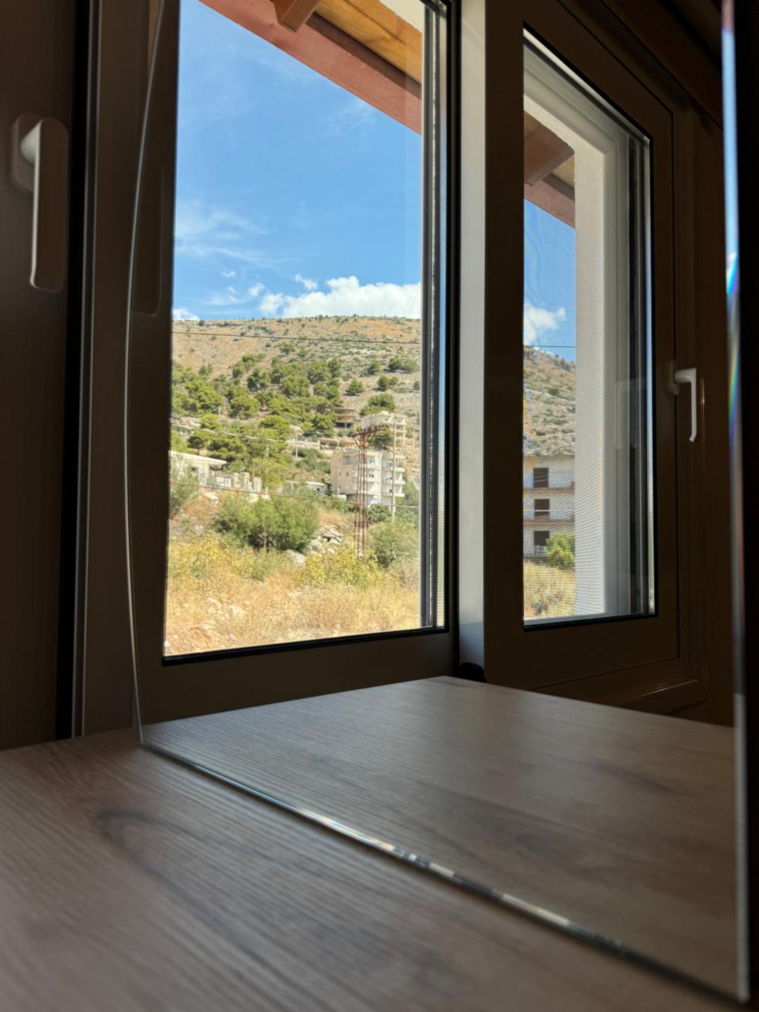 Adem Hillcrest Апартаменти