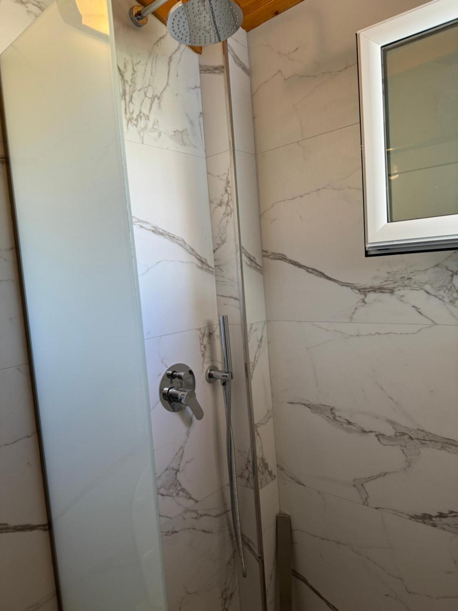 Апартаменти Adem Hillcrest *