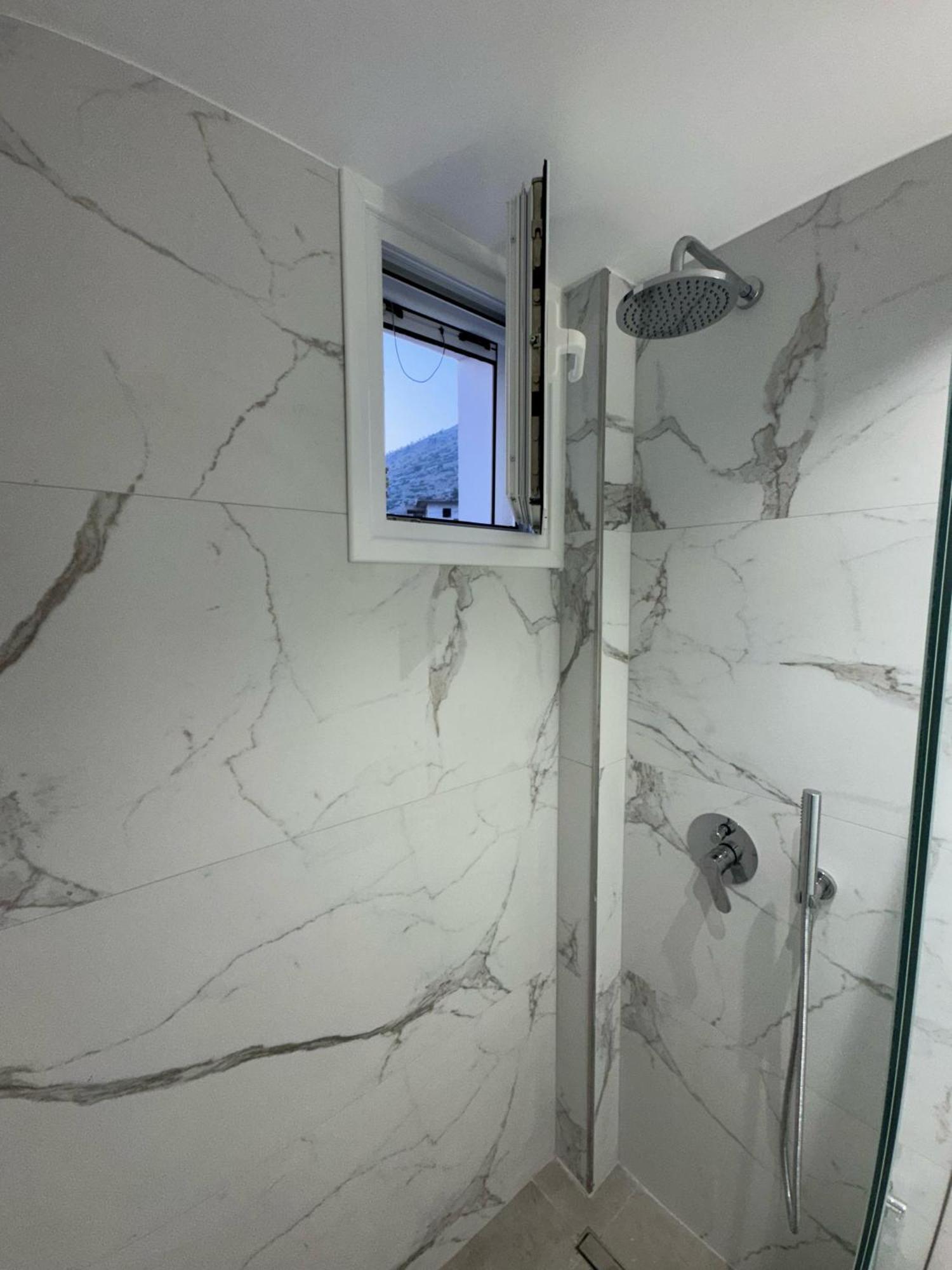 Апартаменти Adem Hillcrest *