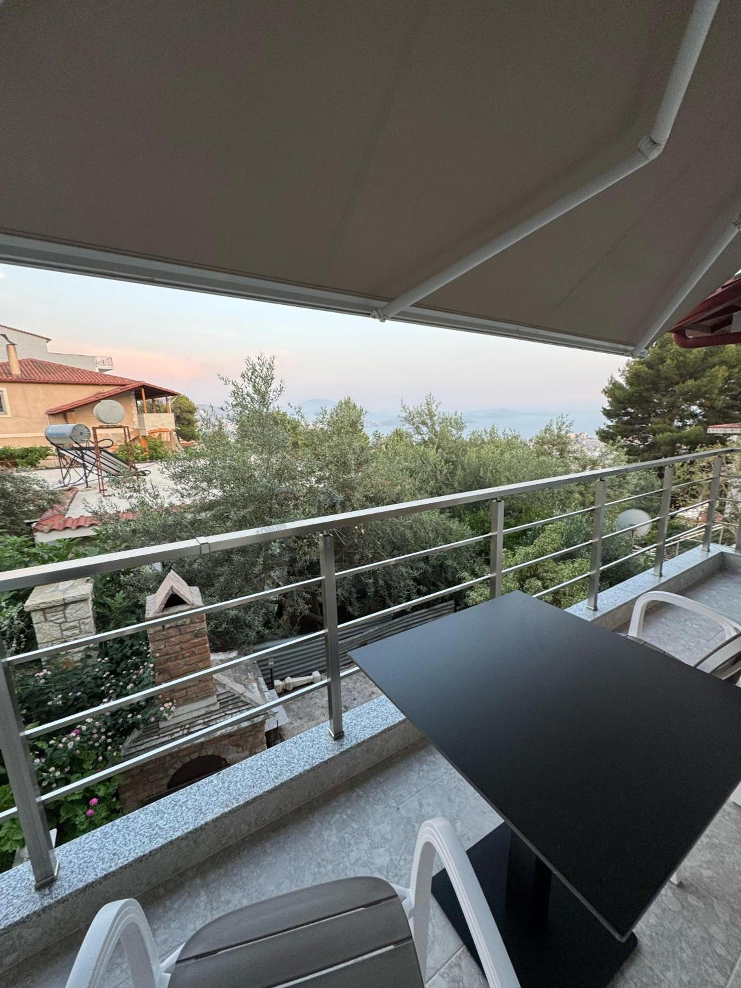 Апартаменти Adem Hillcrest *