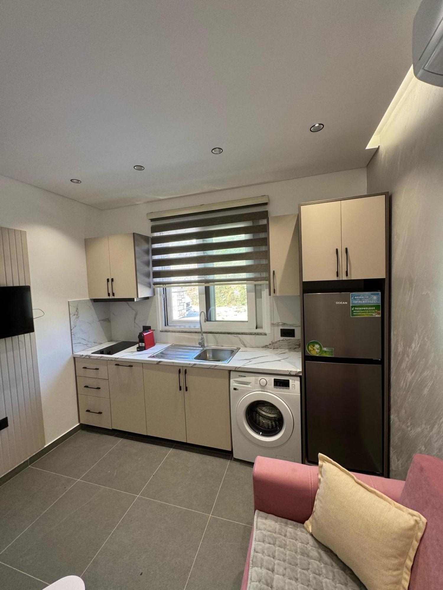 Апартаменти Adem Hillcrest