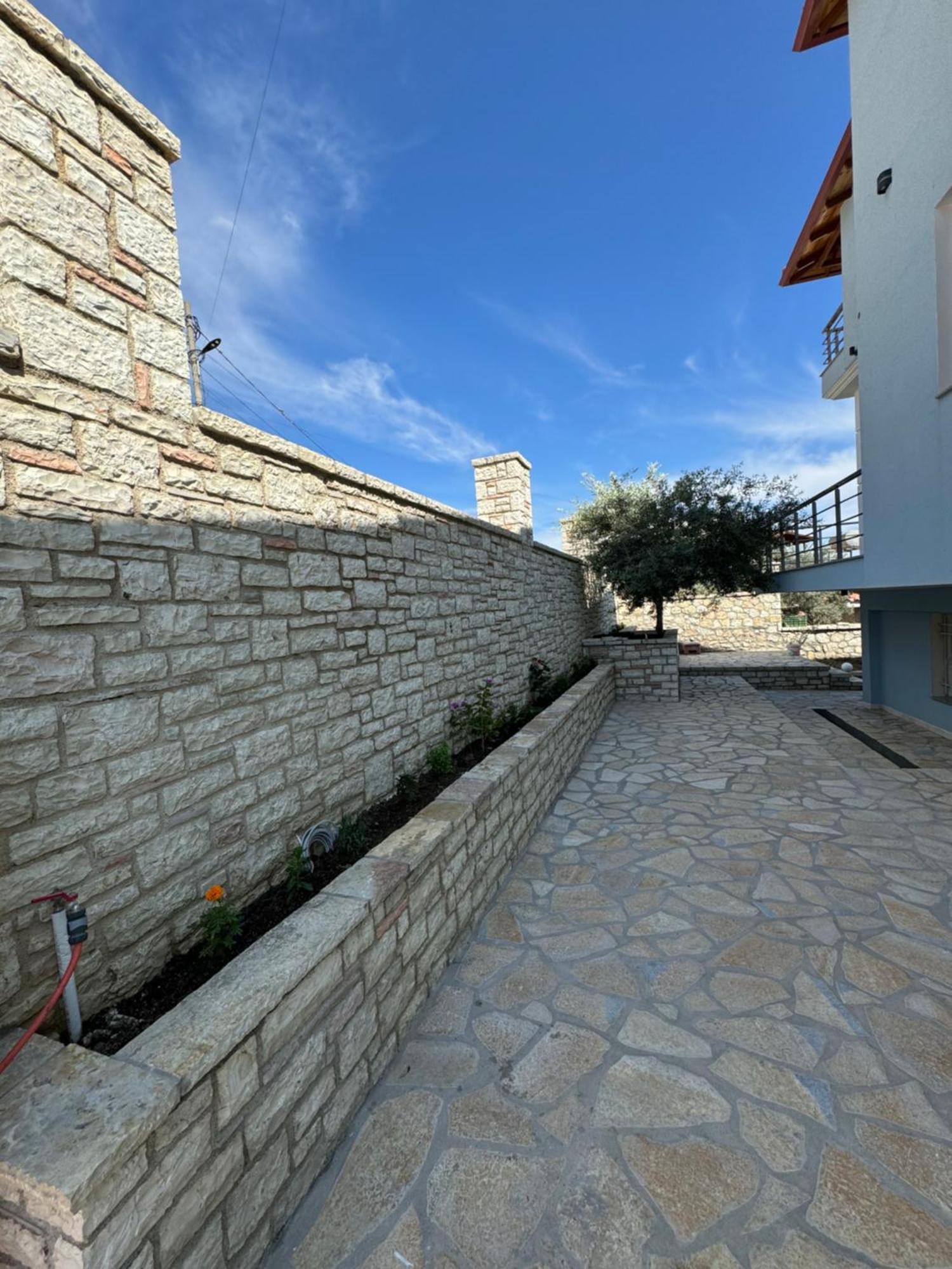 Adem Hillcrest Appartamento Sarandë