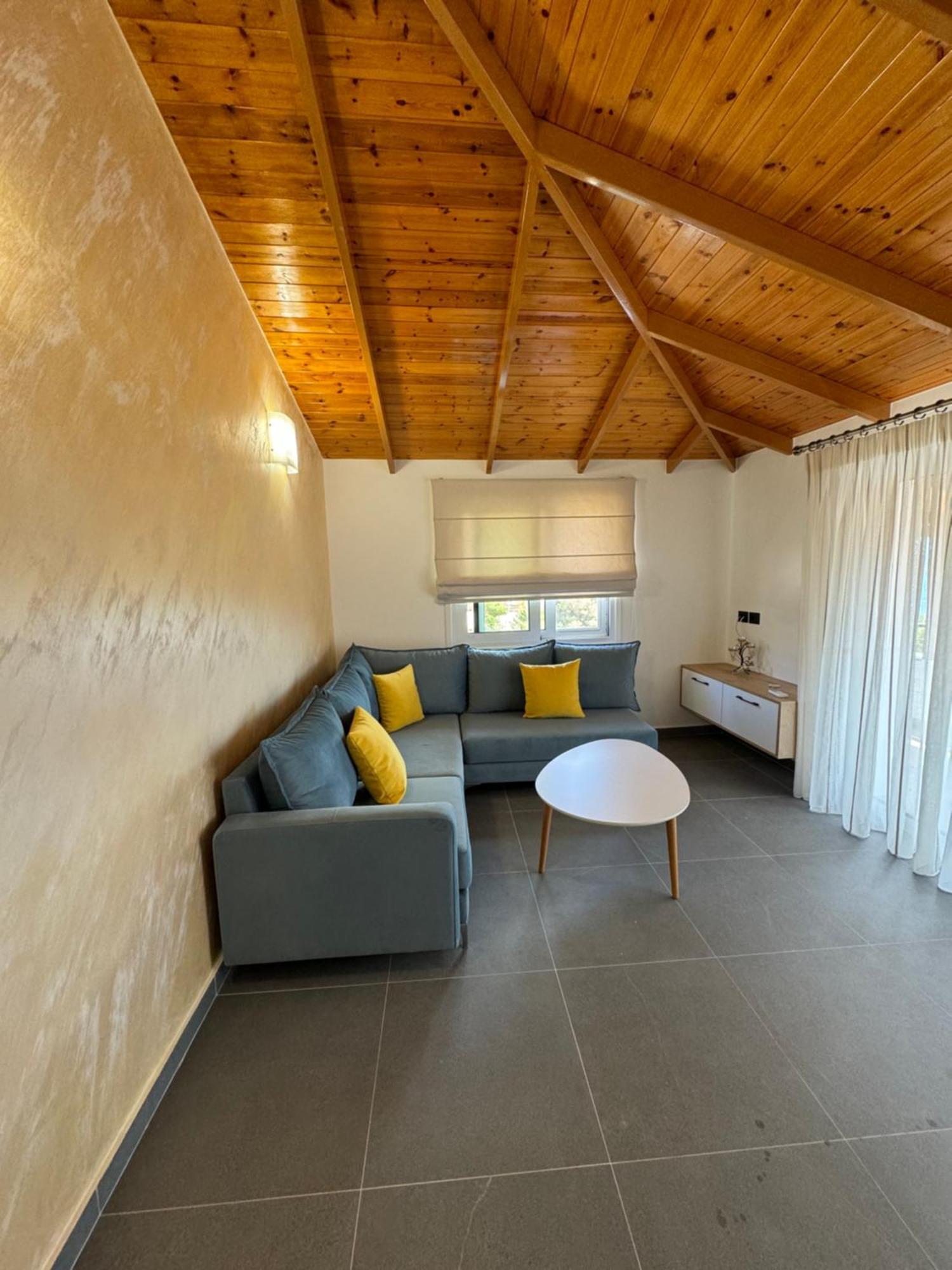 Adem Hillcrest Sarandë